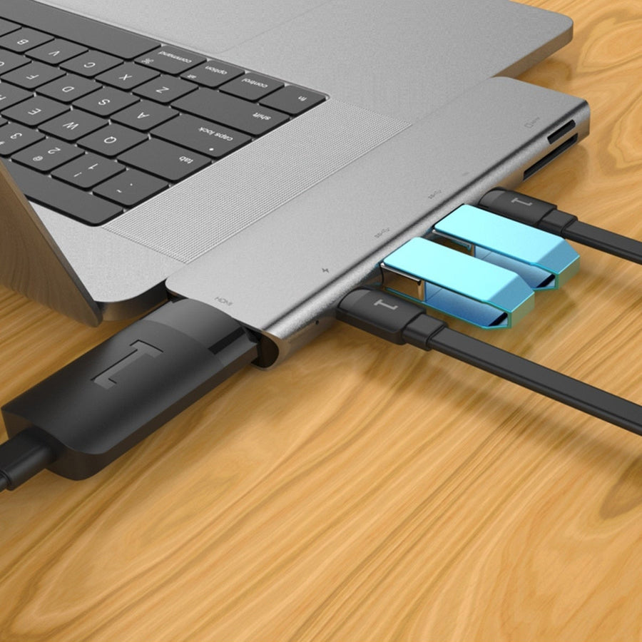 1x USB-C Hub Multiport Adapter